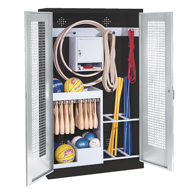 C+P Kast voor sportuitrusting met geperforeerde plaatstaal vleugeldeuren (Type 1), HxBxD195x120x50 cm, Ergo-Lock handgreep, Afzonderlijk slot per kast