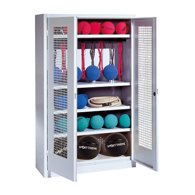 C+P Kast voor sportuitrusting met geperforeerde plaatstaal vleugeldeuren (Type 2), HxBxD195x120x50 cm, Ergo-Lock handgreep, Afzonderlijk slot per kast