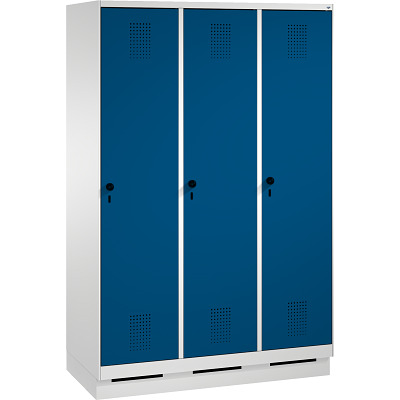 C+P Garderobekast/locker S 3000 Evolo, vakbreedte 40 cm, met sokkel, Gentiaanblauw (RAL 5010), 180x120x50 cm/ 3 vakken