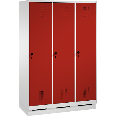C+P Garderobekast/locker S 3000 Evolo, vakbreedte 40 cm, met sokkel, Vuurrood (RAL 3000), 180x120x50 cm/ 3 vakken
