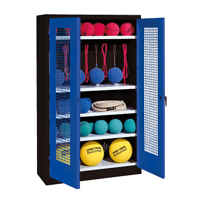 C+P Kast voor sportuitrusting met geperforeerde plaatstaal vleugeldeuren (Type 2), HxBxD195x120x50 cm, Handvat, Uniforme vergrendeling