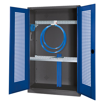 C+P Modulaire kast voor sportuitrusting "Basisuitrusting" met vleugeldeuren van geperforeerd plaatstaal, HxBxD 195x120x50 cm, Ergo-Lock handgreep, Uniforme vergrendeling