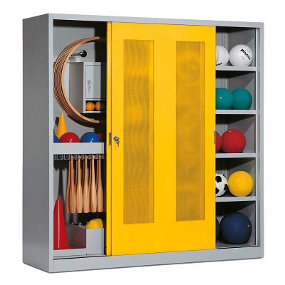 C+P Kast voor sportuitrusting met schuifdeuren van geperforeerd plaatstaal (Type 5), HxBxD 195x190x60 cm, Verkeersgeel (RAL 1023), Uniforme vergrendeling